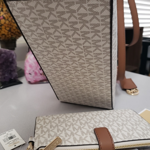 NWT Michael Kors Jet Set Travel Chain Shoulder Tote with wristlet set - Picture 8 of 10